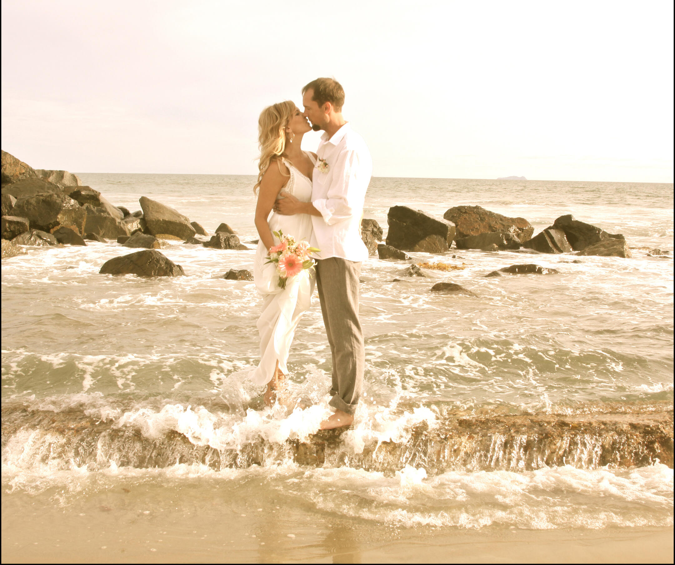 Free San Diego Beach weddings. San Diego Officiant